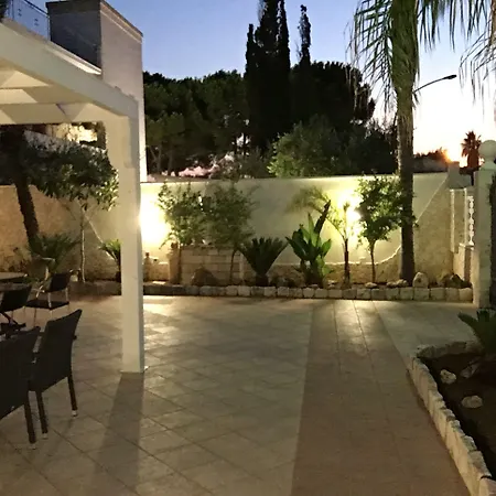 Πανσιόν “angel Bay Punta Prosciutto” Is Located In The Heart Of