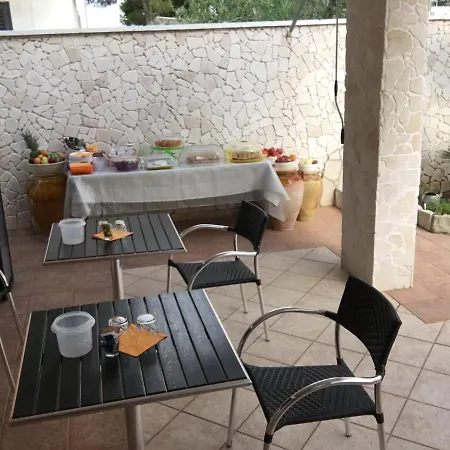 Πανσιόν “angel Bay Punta Prosciutto” Is Located In The Heart Of